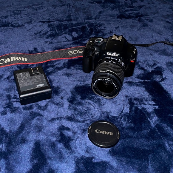 Canon EOS Rebel T3 Digital Camera - Picture 3 of 6